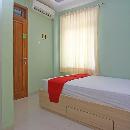 Reddoorz Near Solo Balapan Station-2