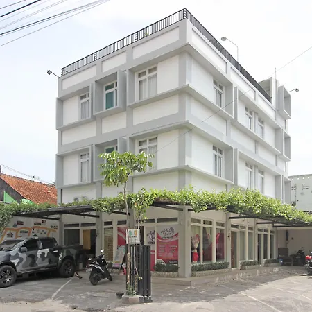 Reddoorz Near Solo Balapan Station-3
